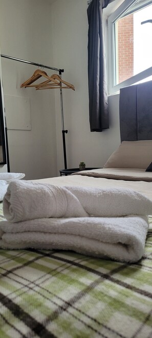 2 bedrooms, WiFi, bed sheets - AS Apartment Holiday (London)