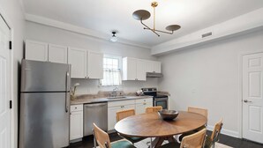 Kaffetrakter/tekoker, kjøleskap, mikrobølgeovn og ovn
