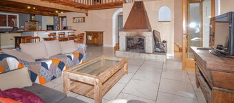 4 bedroom lovely home in Azilone Ampaza