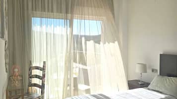 3 bedrooms, iron/ironing board, travel crib, WiFi