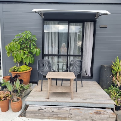 Matakana Puri Retreat. Cozy and comfortable pet friendly accommodation.