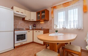 Fridge, oven, stovetop, cookware/dishes/utensils