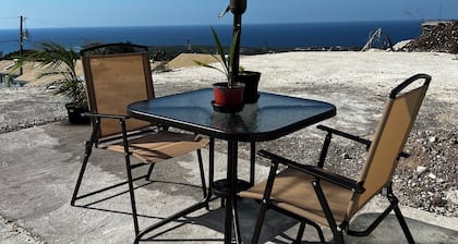 Beautiful and tranquil 2-bedroom, 2 Bathroom house in delightful Discovery Bay.