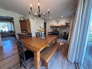 Dining - Charming3bdrm cottage near town saint Clair river 194 close to the airport (Saint Clair)