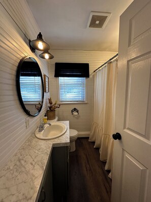 Towels, soap, toilet paper - Charming3bdrm cottage near town saint Clair river 194 close to the airport (Saint Clair)