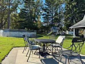 Outdoor dining - Charming3bdrm cottage near town saint Clair river 194 close to the airport (Saint Clair)