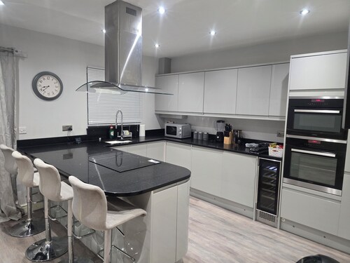 Beautiful &Cosy. Home Sweet Home FOR FAMILY OR WORK GROUP-SITTINGOURNE. KENT