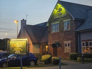 Exterior - Beautiful &Cosy. Home Sweet Home FOR FAMILY OR WORK GROUP-SITTINGOURNE. KENT (Sittingbourne)