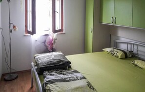 2 slaapkamers, een strijkplank/strijkijzer, reisbedje, gratis wifi