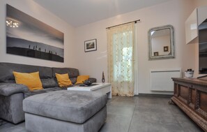TV - Amazing apartment in Saint-Jeannet with WiFi (Saint-Jeannet)