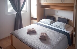 2 soverom, reiseseng for barn, wi-fi (inkludert) og sengetøy