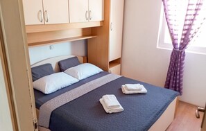2 Schlafzimmer, Reisekinderbett, kostenloses WLAN, Bettwäsche