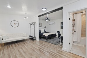 1 bedroom, desk, iron/ironing board, free WiFi