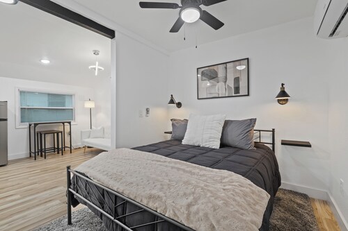 10 Min. From Beaches Modern Guesthouse, Pet-friendly