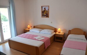 2 bedrooms, travel crib, free WiFi, bed sheets
