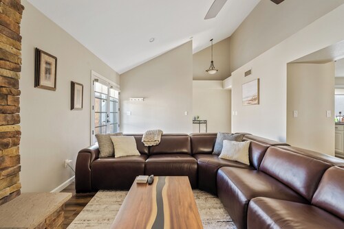 Central Tempe Oasis with Fireplace