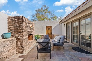 Terrace/patio - Enjoy Comfort in this 2-bedroom, 2-bath condo in Tempe, AZ (Tempe)