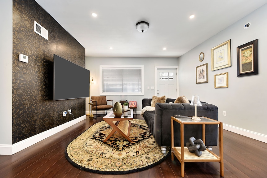 *Regal Bricks* Cold Plunge | Fire Pit | Game Room | Private Backyard - Monroeville, PA