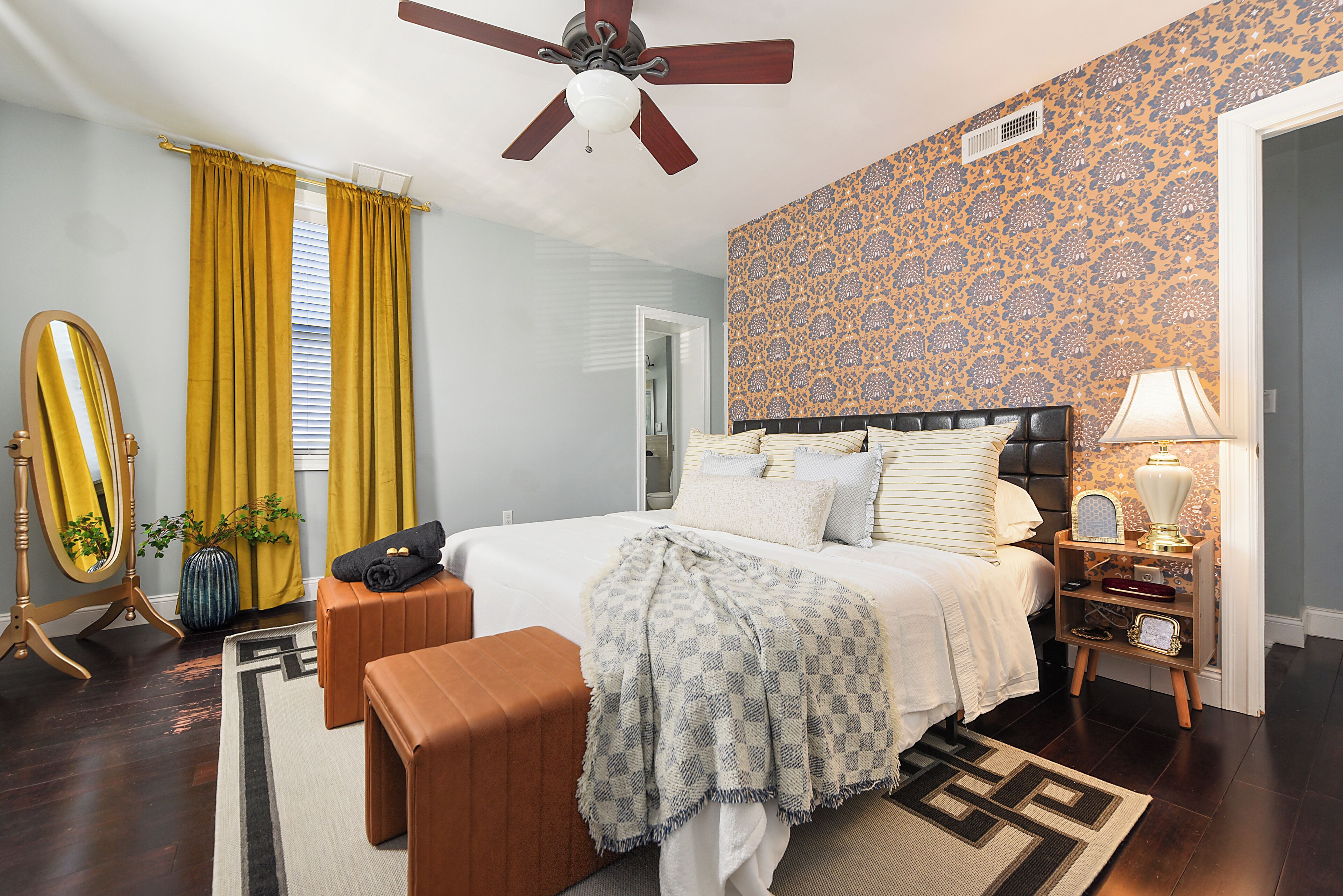 4 Schlafzimmer, Schreibtisch, Bügeleisen/Bügelbrett, Reisekinderbett