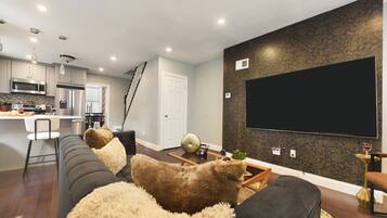 Smart TV, videojuegos, futbolito y tenis de mesa