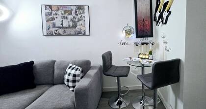 COZY 1Br Basement Suite Perfect for Couple!Free Sparkling Wine! Private Parking.