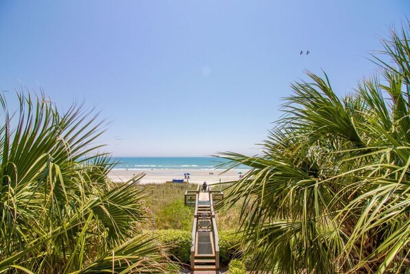 Am Strand, Liegestühle, Strandtücher