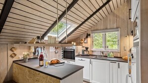 Kaffetrakter/tekoker, kjøleskap, mikrobølgeovn og kokeplater