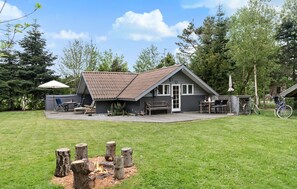 Outdoor dining - Lovely home in Rødby with WiFi (Rødby)