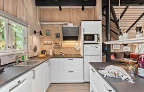 Fridge, microwave, stovetop, dishwasher - Lovely home in Rødby with WiFi (Rødby)