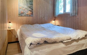 2 bedrooms, travel cot, free WiFi - Lovely home in Rødby with WiFi (Rødby)