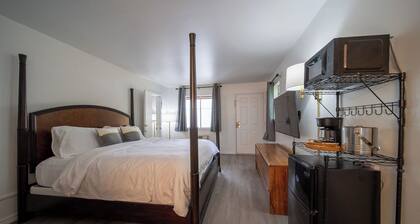 King Suite Room #14 at GloryDayz!