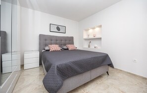 1 soverom, wi-fi (inkludert) og sengetøy