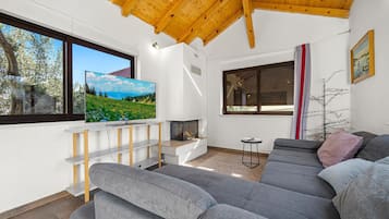 Smart TV y chimenea