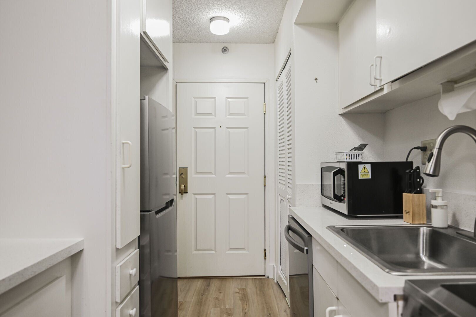 Refrigerador, microondas, horno, placa de cocina