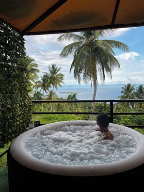 Baignoire à remous extérieure