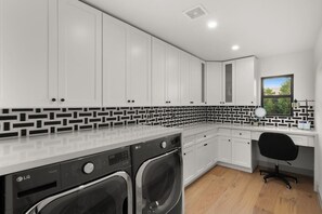 Interior - Luxury + Comfort in Old Town+Free Heated Pool & Spa (Scottsdale)