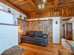 Televisión y chimenea 