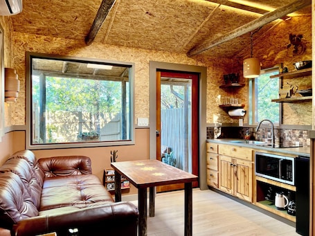 Interior. Pet Friendly Fully Fenced Cozy Casita near Sedona!