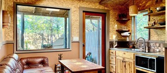 Pet Friendly Fully Fenced Cozy Casita near Sedona!