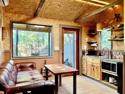 Pet Friendly Fully Fenced Cozy Casita near Sedona!