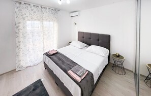 2 soverom, strykejern/-brett, reiseseng for barn og wi-fi (inkludert)