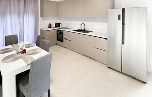 Kühlschrank, Ofen, Herdplatte, Geschirrspüler