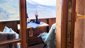 A wooden cabin with a view of a mountainous landscape. - Alberts Huamat by Interhome (Fliess/Landeck/Tirol West)