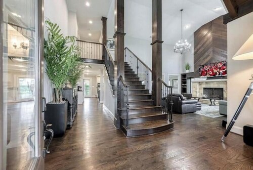 Luxe 38-Acre Homestead Near Gainesville: 5BR/7BA, 2 Kitchens, Animals & More!