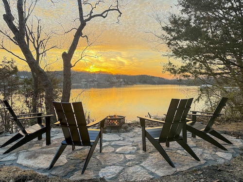 Beautiful waterfront house in Warsaw with swimming dock and a place foryour boat