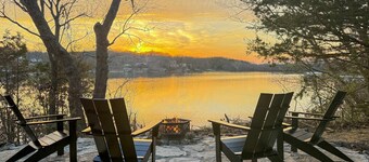 Beautiful waterfront house in Warsaw with swimming dock and a place foryour boat