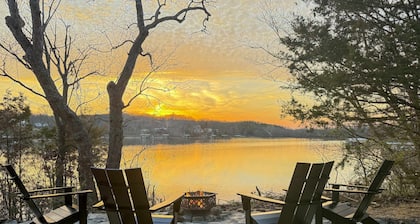 Beautiful waterfront house in Warsaw with swimming dock and a place foryour boat