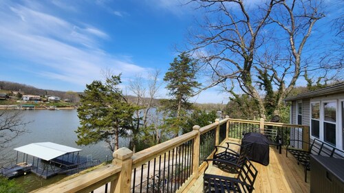 Beautiful waterfront house in Warsaw with swimming dock and a place foryour boat