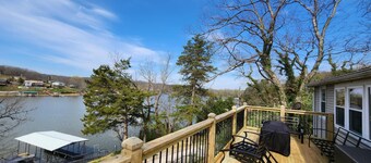 Beautiful waterfront house in Warsaw with swimming dock and a place foryour boat