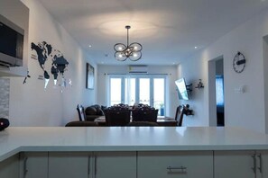 Dining - 2-bedrooms condo with spectacular Ocean View, WiFi, AC in delightful Montego Bay (Montego Bay)